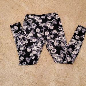 Lularoe leggings OS B&W strawberry